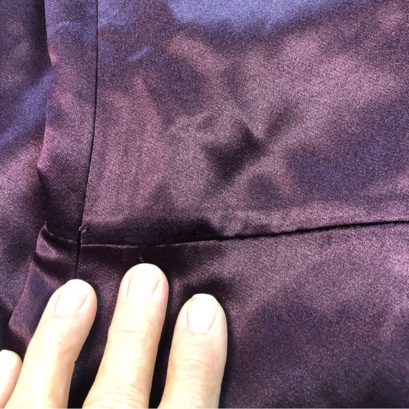 Tahari Women’s Dress Plum Satin Sleeveless Scoop Neckline Fitted Classic Style - Picture 4 of 8